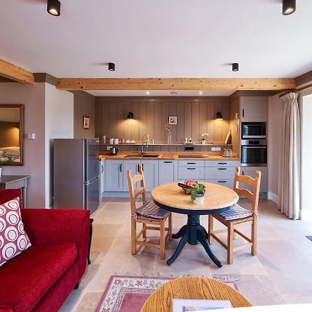 Luxury Lodge @ Ewen Barn - Private 5* Retreat ไซเร็นเซสเตอร์ ภายนอก รูปภาพ
